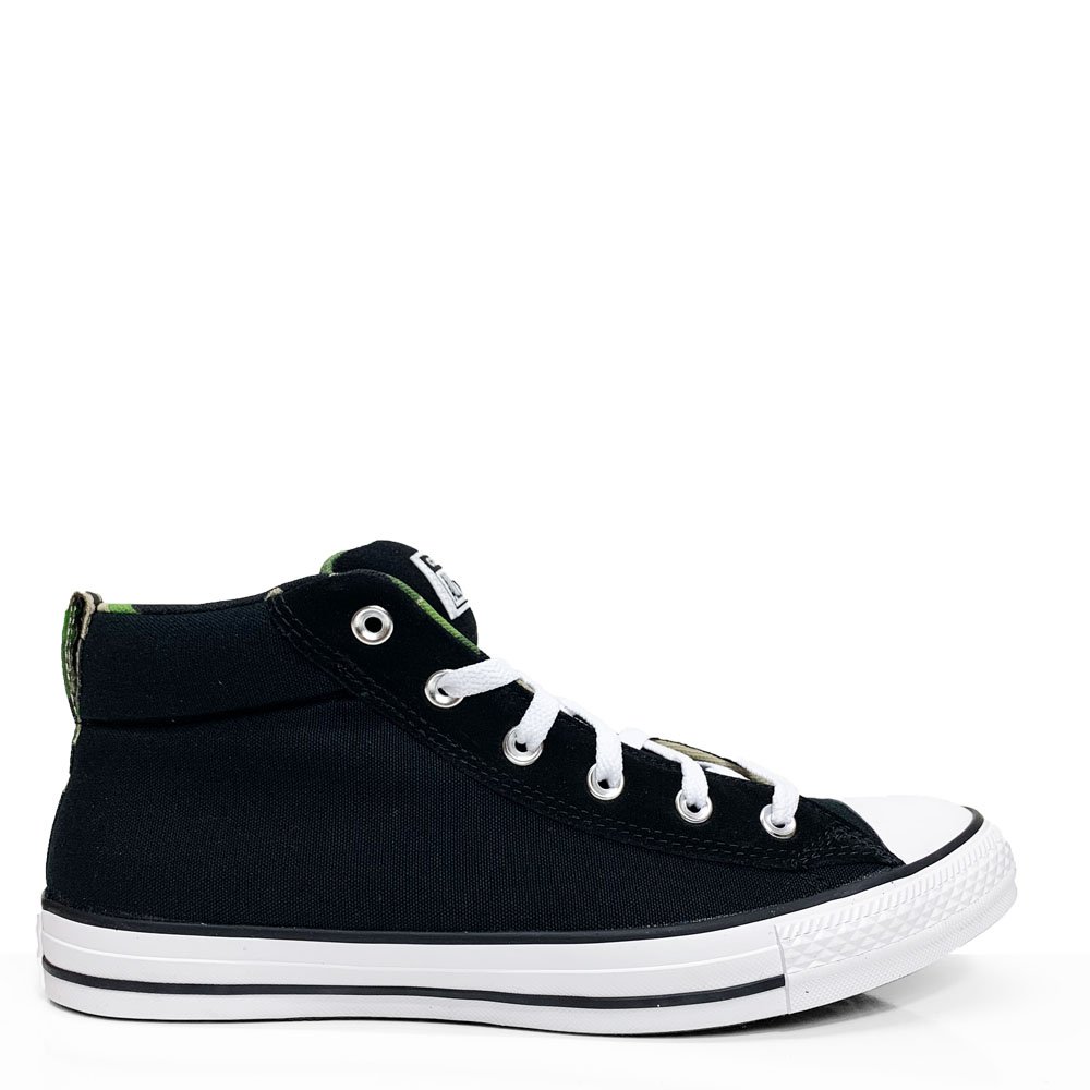 company that makes chuck taylor sneakers